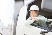 4ｔゲート車での一般貨物のセンター間配送ドライバー