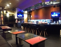 カラオケスナックのホールスタッフ