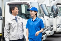 2ｔ車での病院などへの三温帯食品の配送ドライバー