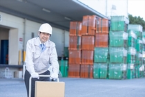 倉庫内での食品全般のピッキングや格納作業スタッフ