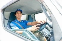 中型トラックでの店舗配送業務