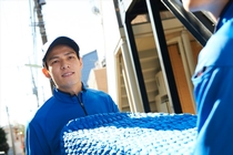 資源ごみの回収助手スタッフ