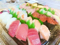 百貨店内でのお寿司屋さんSTAFF