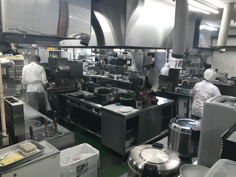 ゴルフ場内レストランでの厨房・調理補助スタッフ