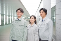 ⾃動⾞製造における部品加⼯スタッフ