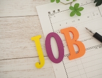 工場内での仕分けピッキング