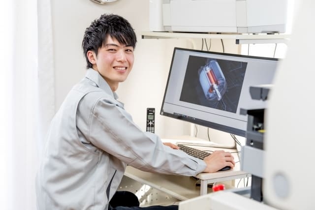 プラント設備の設計と生産管理スタッフ