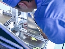 鉄パイプの加工作業