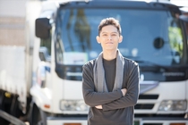 4ｔ増トン車での常温や冷凍品の店舗配送ドライバー