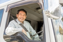 大型トラックでの陸送業務