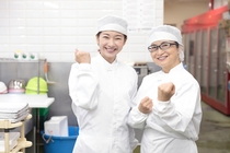 スーパーの水産加工品の鮮魚加工STAFF