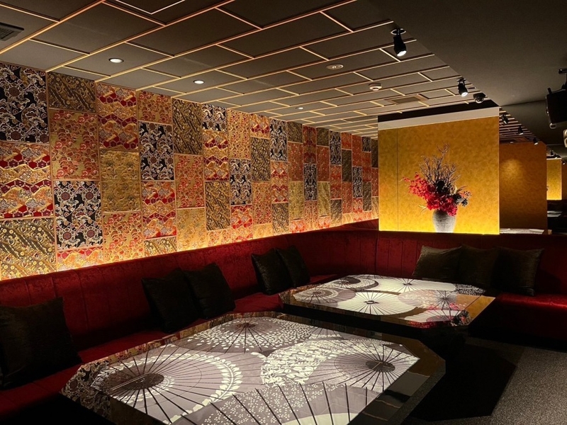 キャバクラでのホール配膳スタッフ