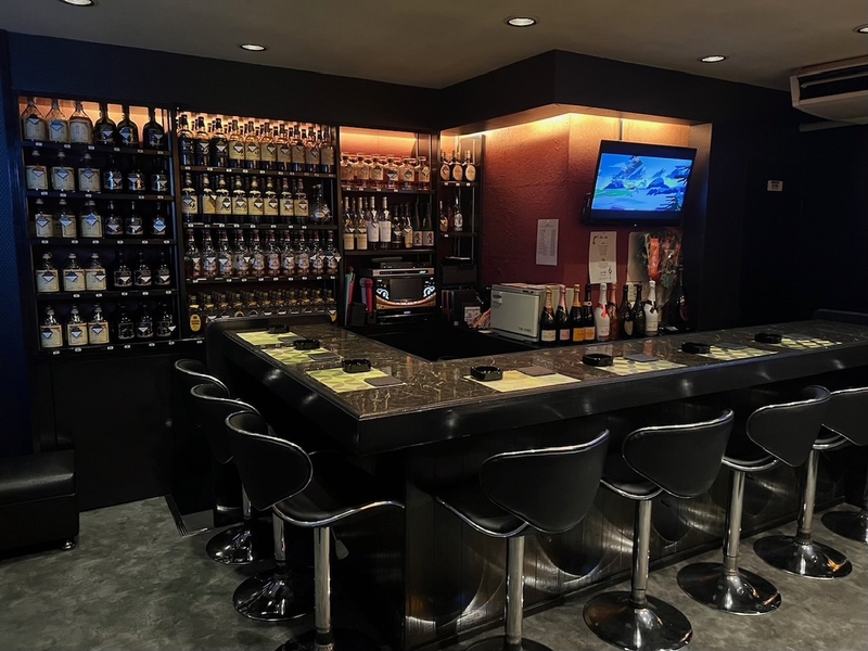 スナックのカウンターレディ