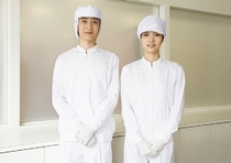 お菓子のあんこや生地を機械への投入