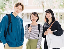 日用雑貨・本・DVDなどのラッピングstaff