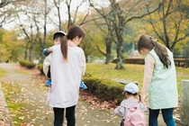 病院内での保育補助スタッフ/ 遊びや学びのサポート