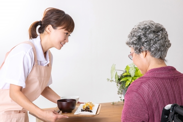 病院内での看護師さんのサポート業務 / 食事の配下膳・見守り