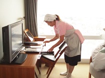 ホテルでの清掃スタッフ
