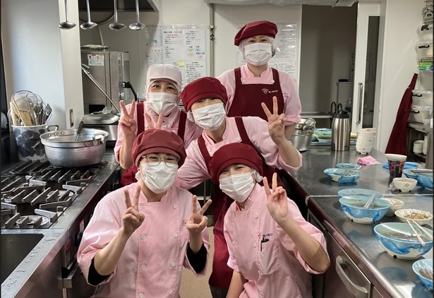 保育園で給食の盛り付け・調理補助・おやつ作りのサポート