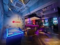 BARでのホール配膳スタッフ