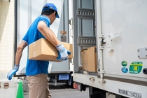 2ｔ車でのフローズン商品の店舗配送ドライバー