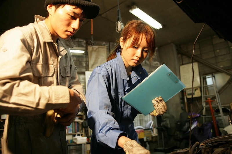 病院で使用する冷凍庫の製造スタッフ