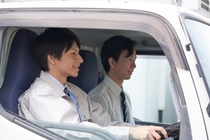 中型トラックでのセンター間配送業務