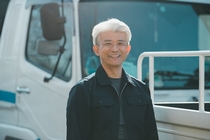 中型トラックでの乳製品配送業務