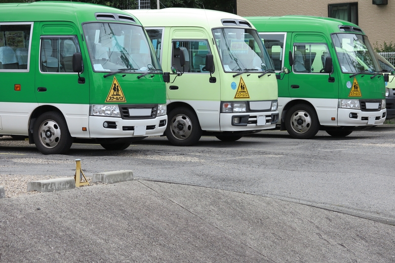 スクールバスの運転手