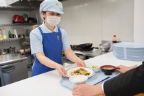 社員食堂での調理補助