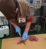 1日4～5時間で相談OK◎お肉コーナーの裏方のお仕事です♪ ディスカウントストアでのお肉製品のパック詰め・品出し