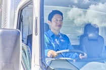 3ｔ車での倉庫への管工機材の配送ドライバー