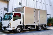 2tトラックドライバー、自社内の製品の配送