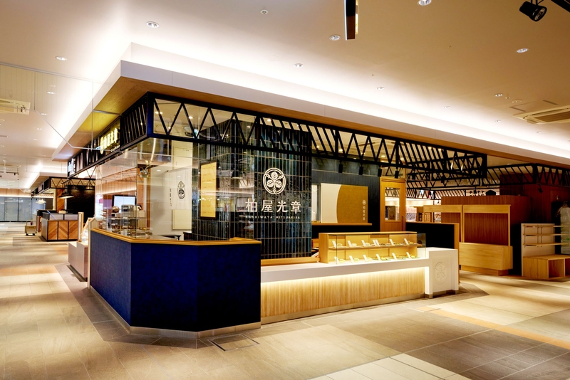 お菓子の販売スタッフ