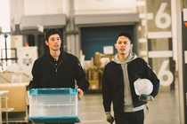 倉庫内での仕分けやピッキング作業スタッフ