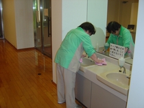 ビジネスホテルのベッドメイク