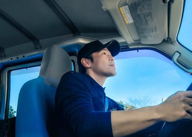 タイヤを運ぶだけの配送ドライバー 1.5ｔ平車