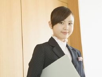 セレモニーの司会者