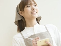 ホテルの朝食バイキングの受付・配膳