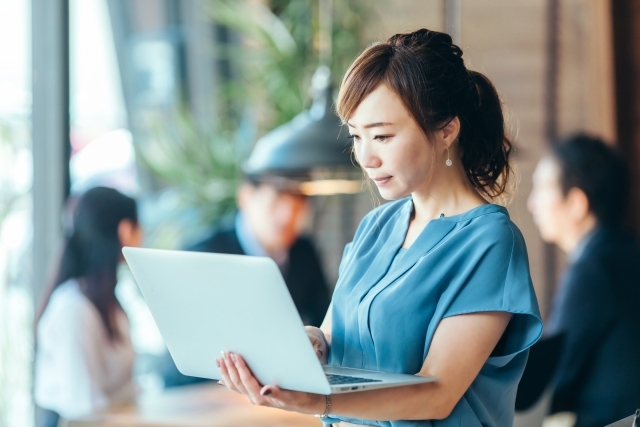 総務および経理事務