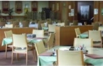 ゴルフ場レストランのホールスタッフ