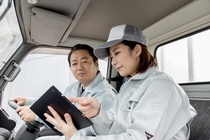 2ｔパッカー車での産廃回収ドライバー