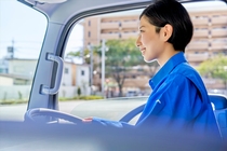 小型トラックでの電気機器配送業務