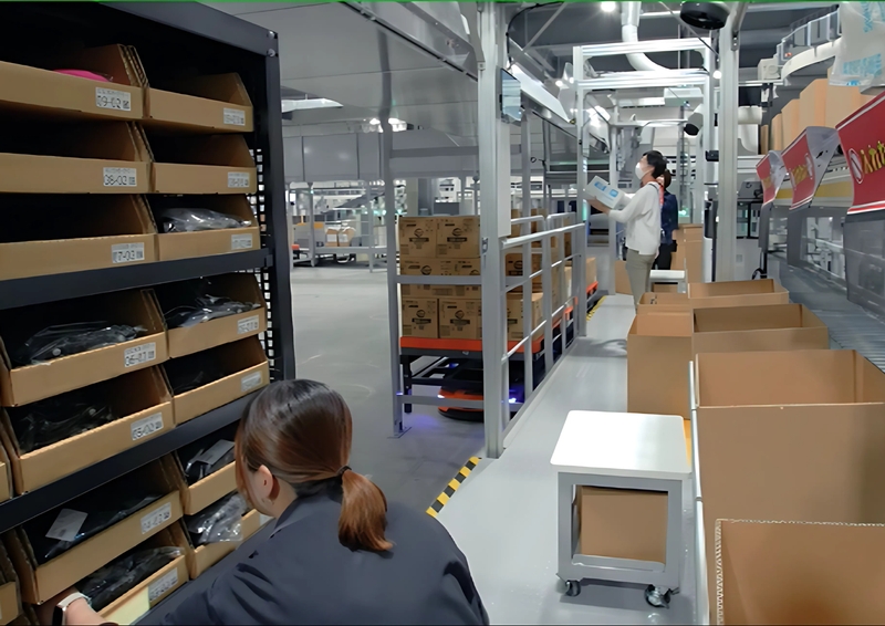 午前からの物流センターでの入荷・補充