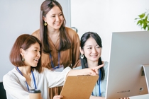 サービス解約処理　事務スタッフ