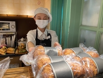 パン屋さんのパン販売スタッフ