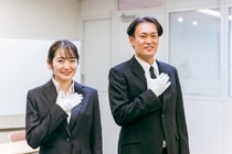 葬儀の受付・案内スタッフ