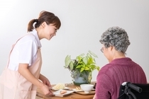 ケアハウスでの介護スタッフ