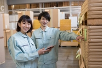 大手カー用品店でのピット作業スタッフ