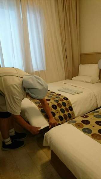 ビジネスホテルの客室清掃スタッフ